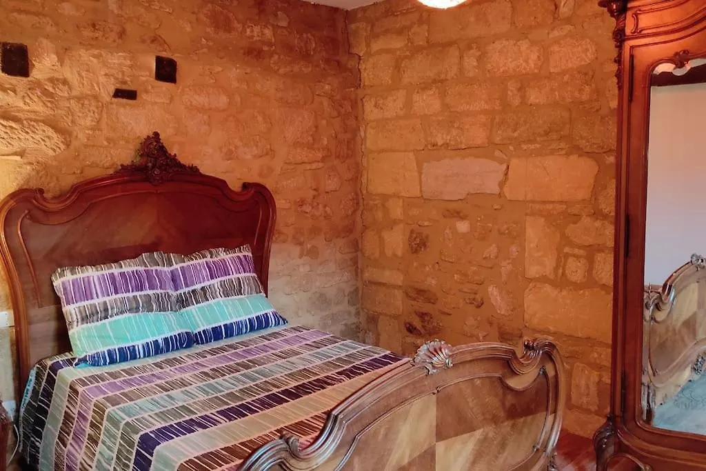 Duplex Avec Cour Au Coeur De La Cite Medievale. غوردون أون كيرسي غوردون أون كيرسي
